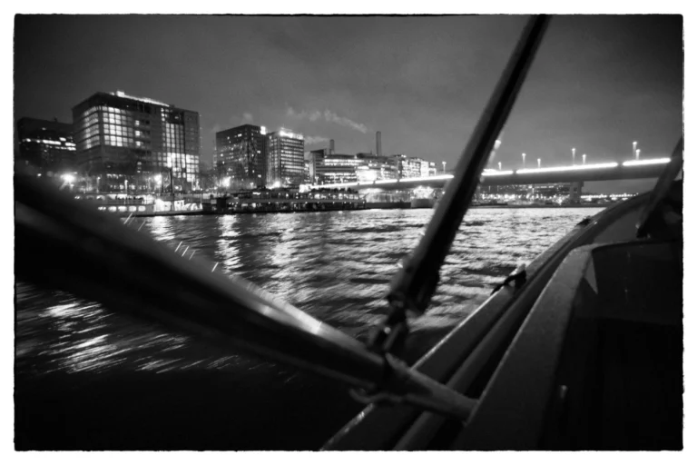 Les flots noirs du pont de Bercy