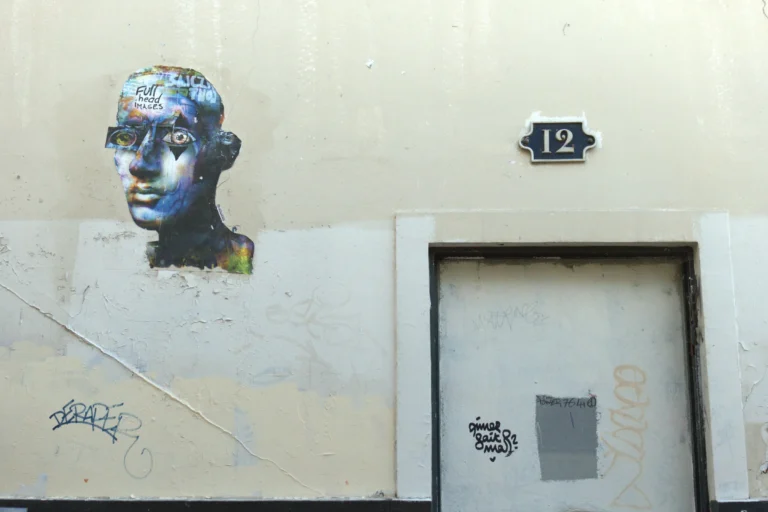 Visage-en-suspens