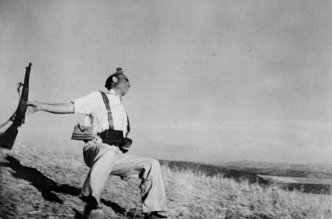 Mort d'un milicien loyaliste sur le front de Cordoue, Espagne, début Septembre 1936
Crédit : Robert Capa/
International Center of Photography/Magnum Photos