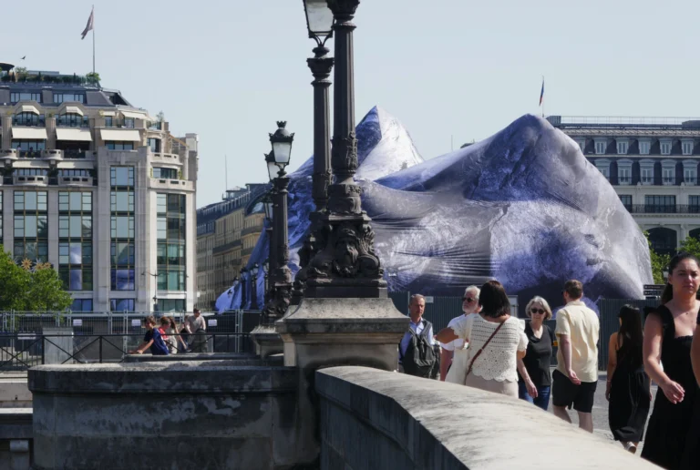 Le-pont-des-curieux