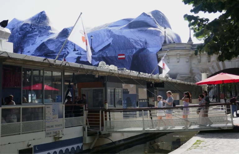 Les-visiteurs-du-glacier