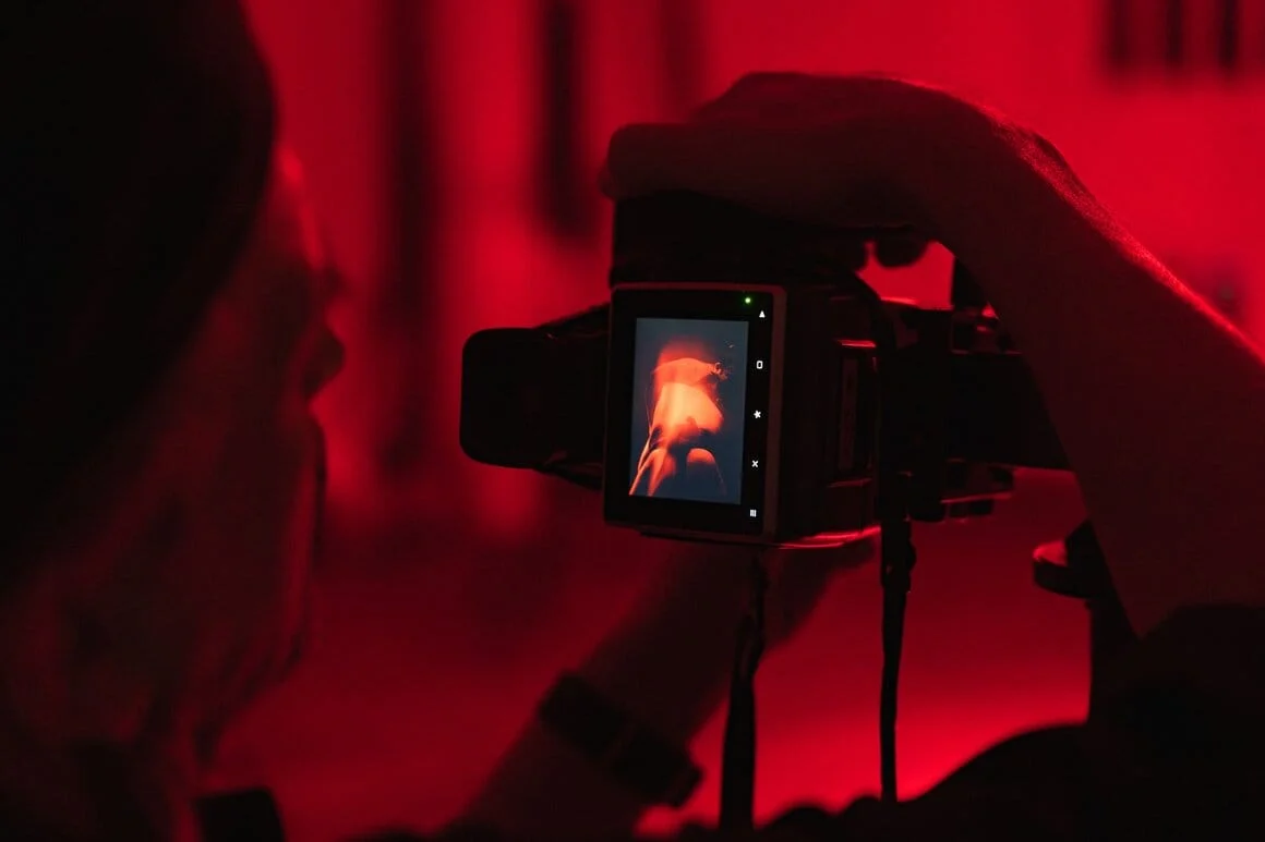 Bruno Aveillan photographiant les Rikishis de la Naruto Baya, Tokyo
Photo : © Thibaut Marin