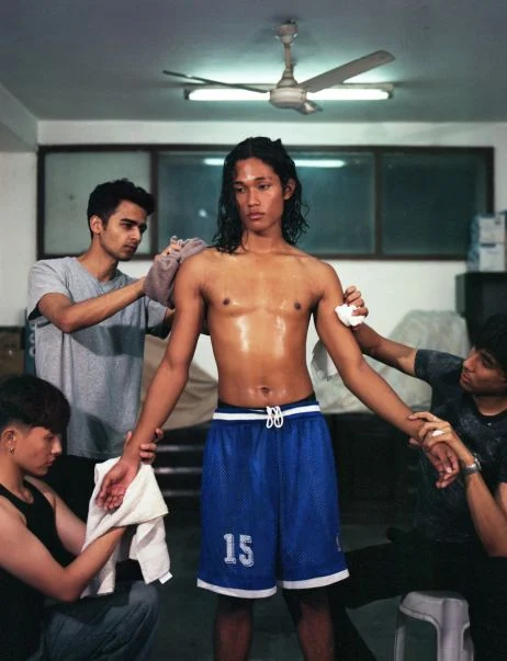 Loose Fist : une cartographie de la masculinité par Arhant Shrestha
