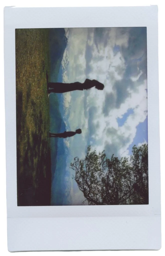 Deux silhouettes à contre-jour