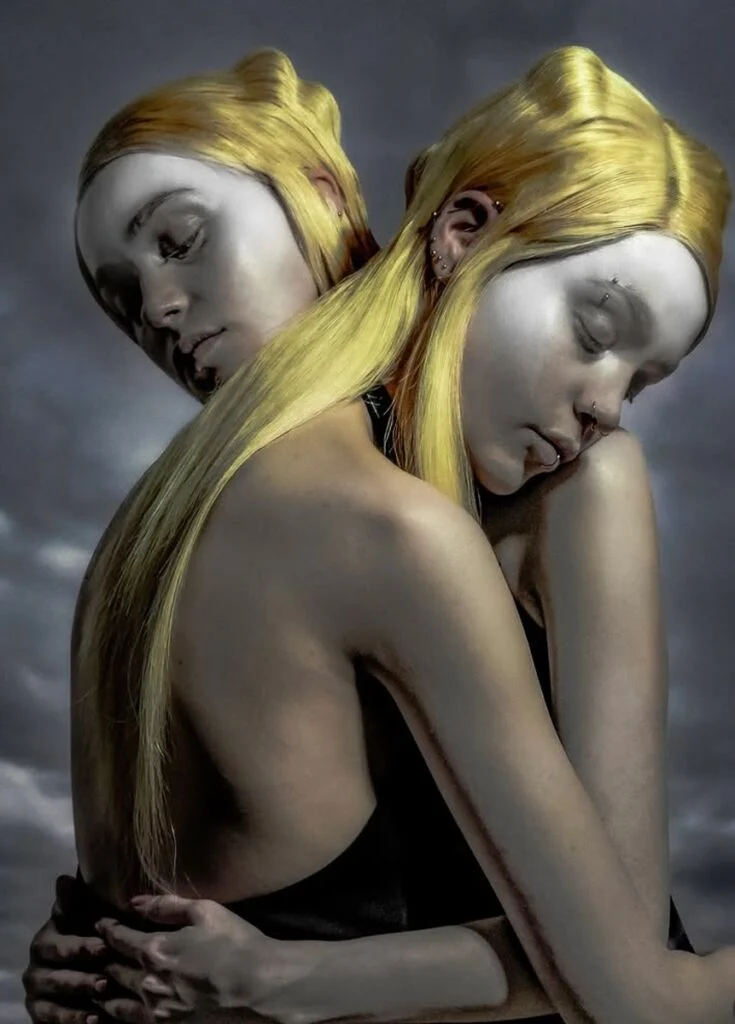 Femmes aux cheveux dorés