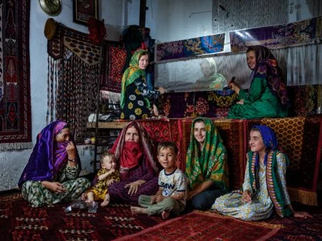 Maryam Firuzi : broder la mémoire, photographier la révolte