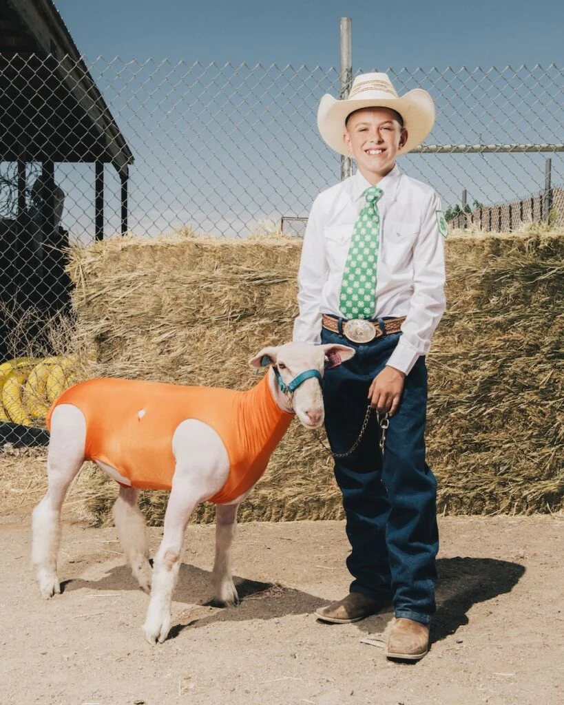 Enfant avec sa chèvre