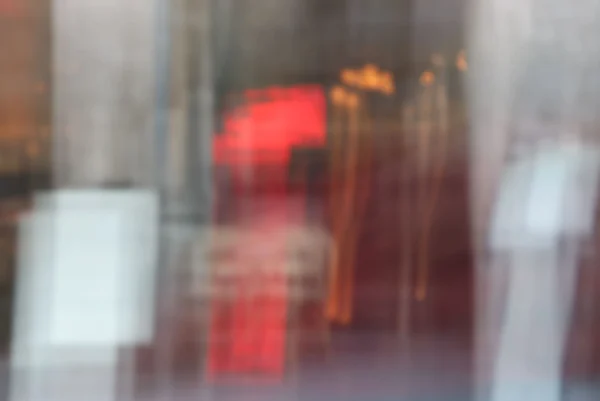 Laurence · 3472 x 2320 Cette photographie présente un sujet principal flou, rendant les détails indistincts. On devine une personne sous un parapluie rouge, probablement dans un espace urbain.La composition est simple, avec un cadrage serré et une légère distorsion. La lumière semble tamisée, créant une ambiance douce et légèrement nocturne. Les couleurs dominantes sont des teintes rouges et grises, adoucies par le flou.Le style est minimaliste et abstrait, évoquant une impression plus qu'une réalité précise. L'ambiance est mystérieuse et onirique, avec une touche mélancolique.